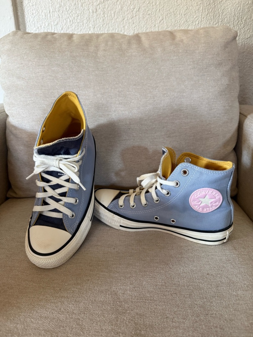 Light Blue Converse 6.5 W Pink Chuck Taylor high tops